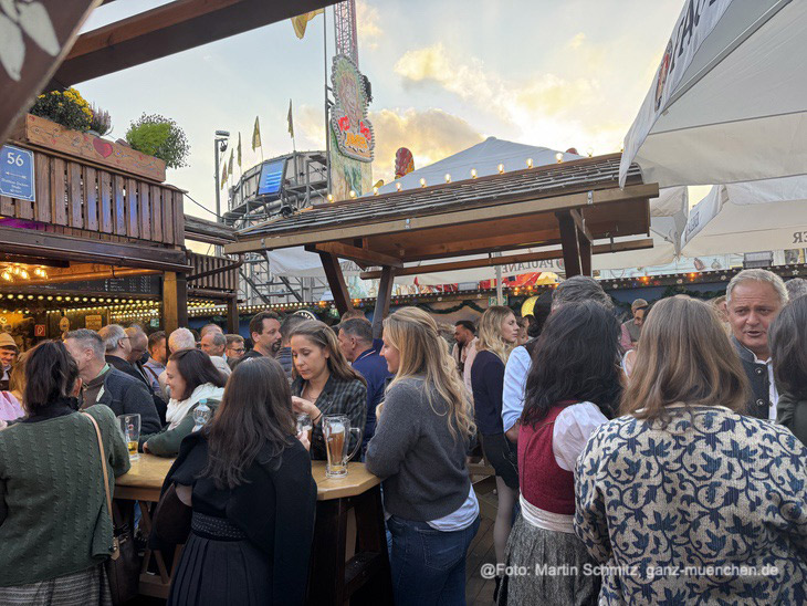 ""Grüaß Gott Beim Biermann" heißt es gleich neben der Wilden Maus  (©Foto: Martin Schmitz)